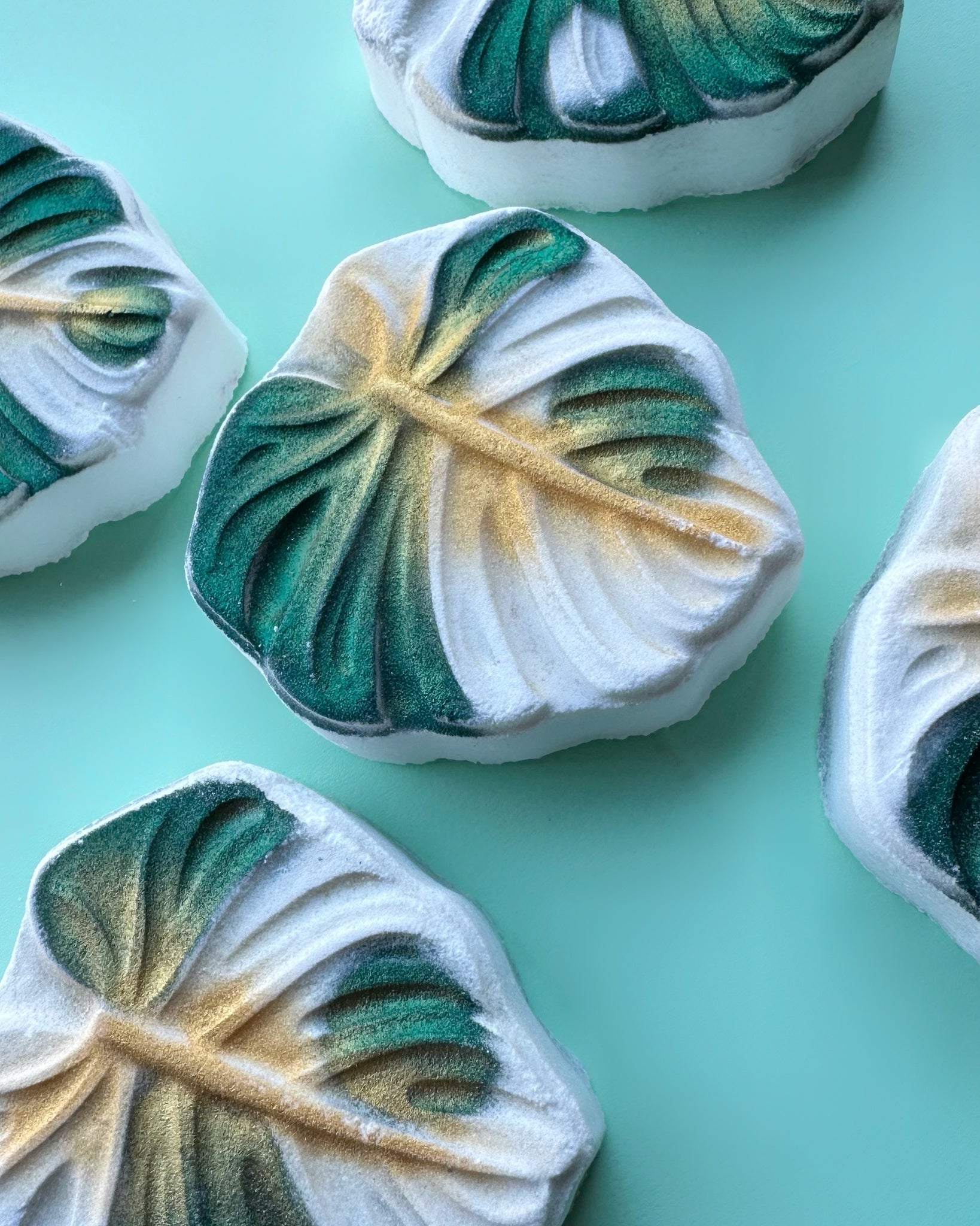 Monica Monstera bath bomb