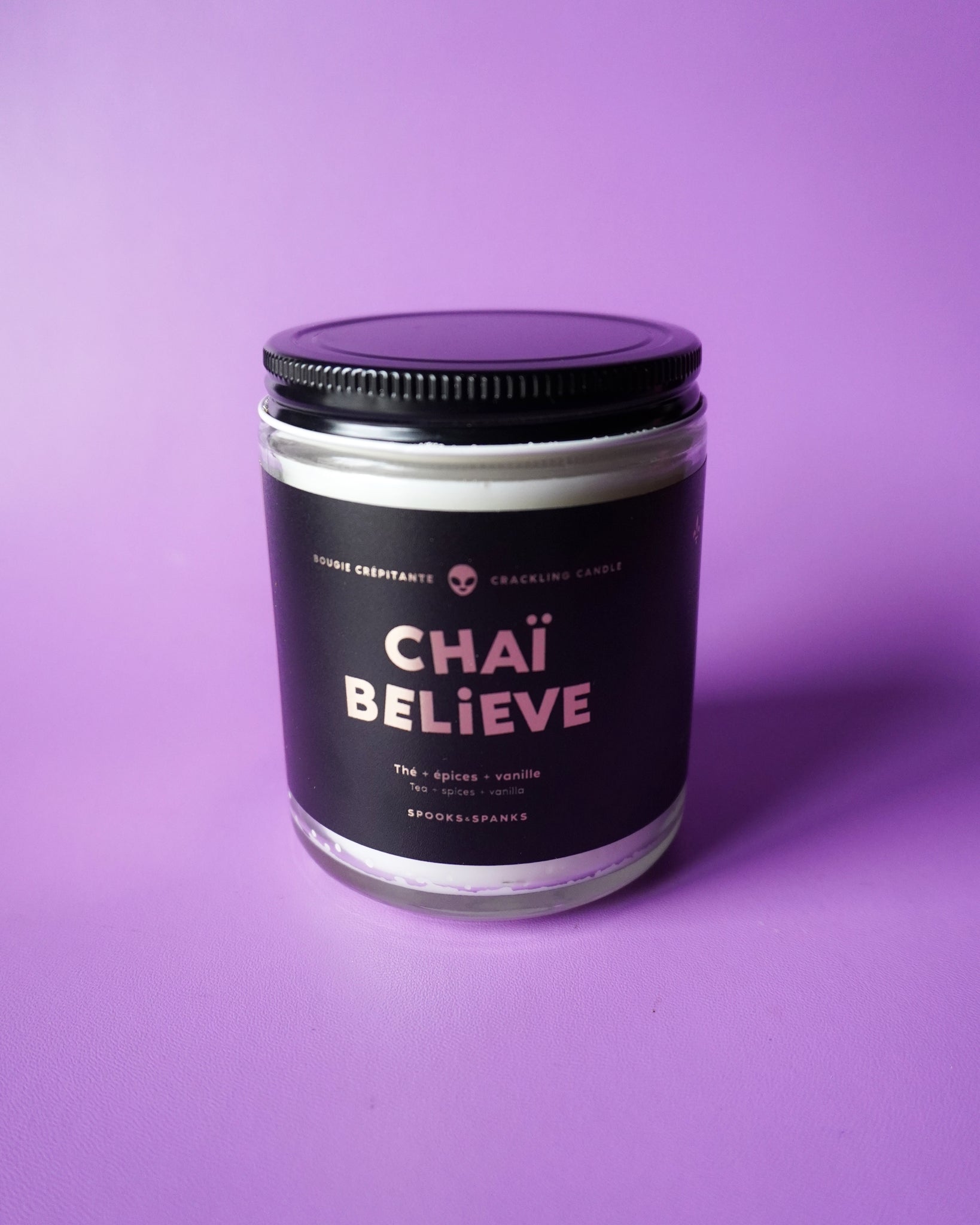 Bougie à mèche crépitante Chaï Believe - thé + épices + vanille