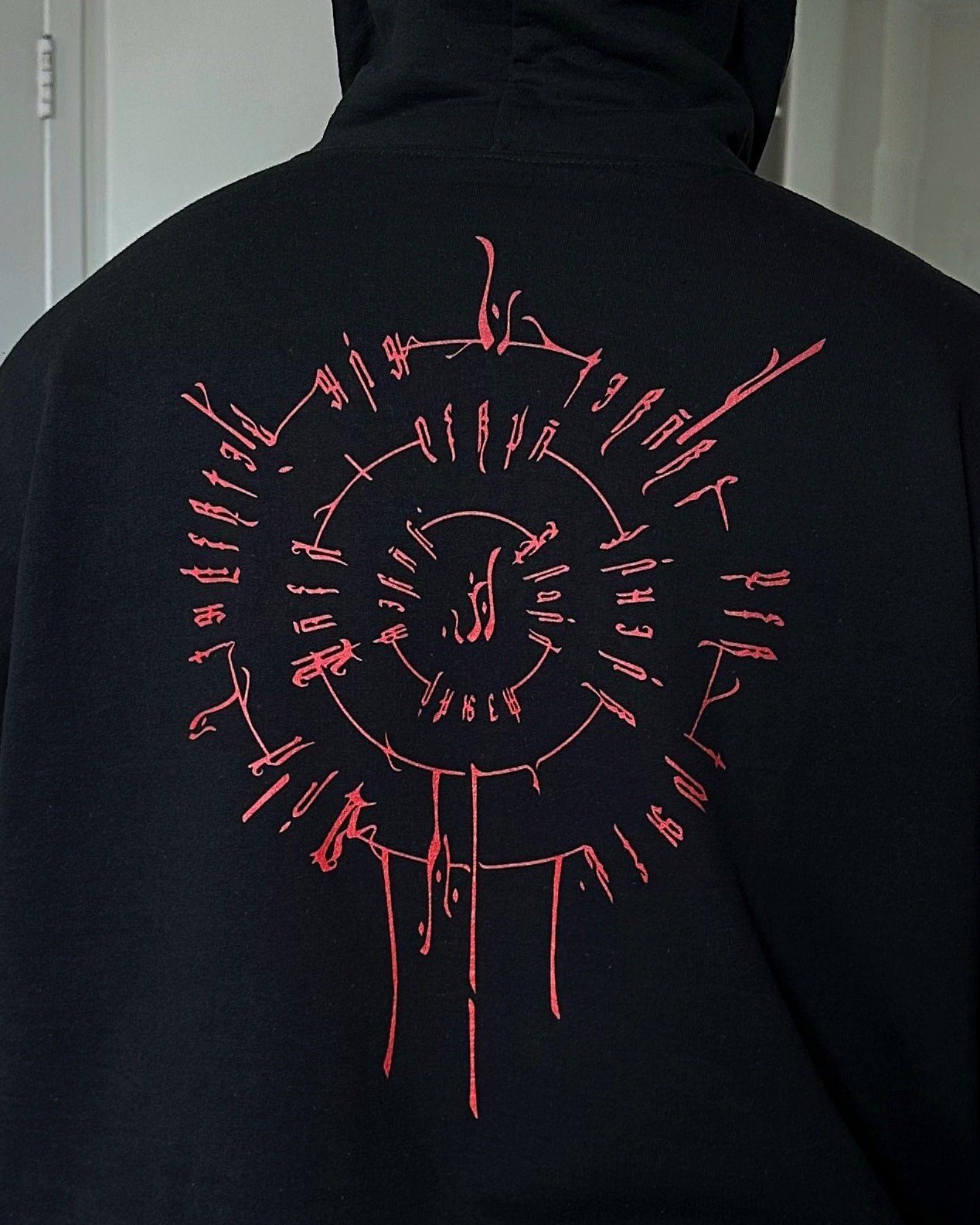 Darling brodé + sweat à capuche imprimé au dos - Fabriqué et expédié sur commande