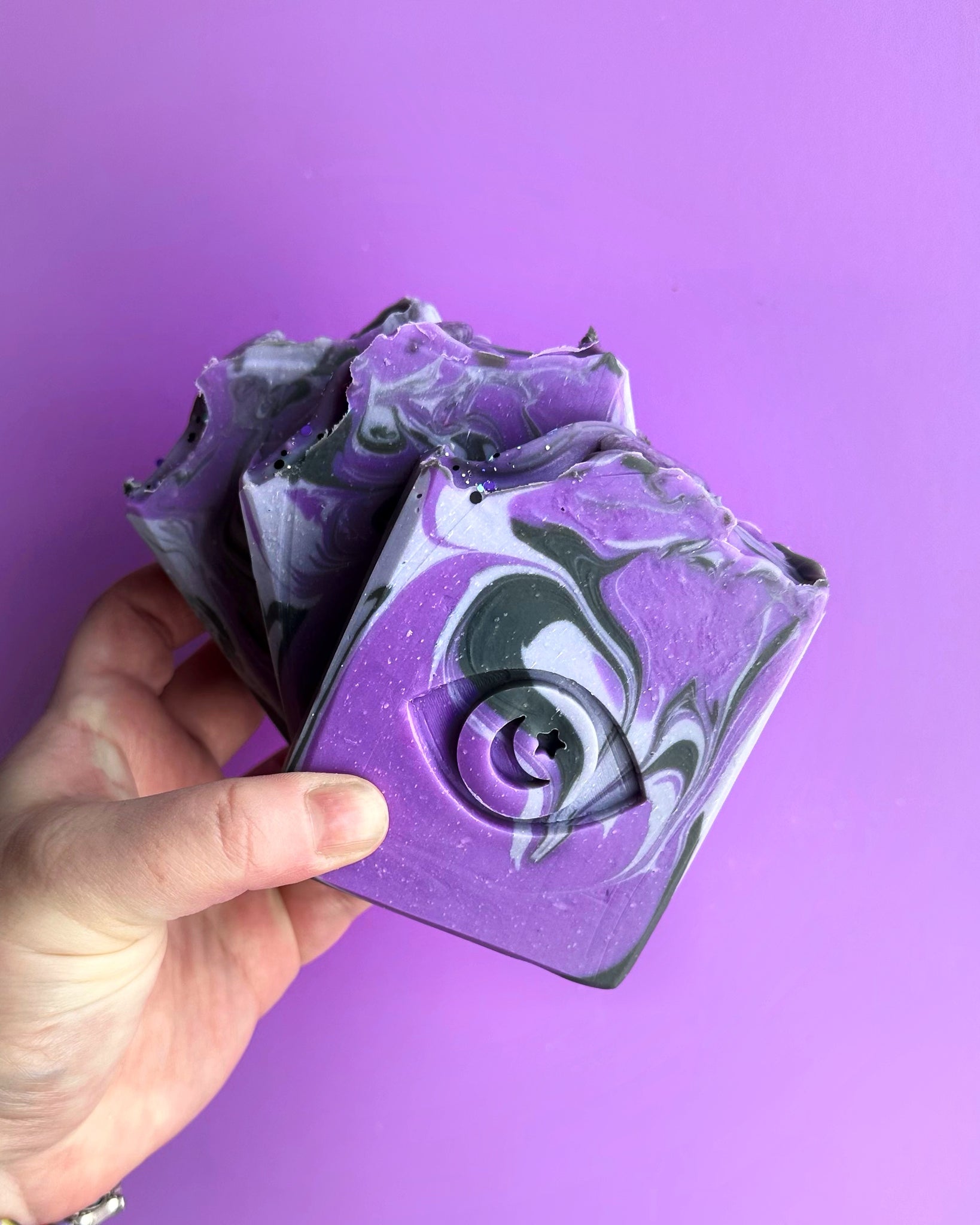 Velvet Violet soap bar - Bergamot + Violet + Ylang Ylang + Sandalwood + Carnation