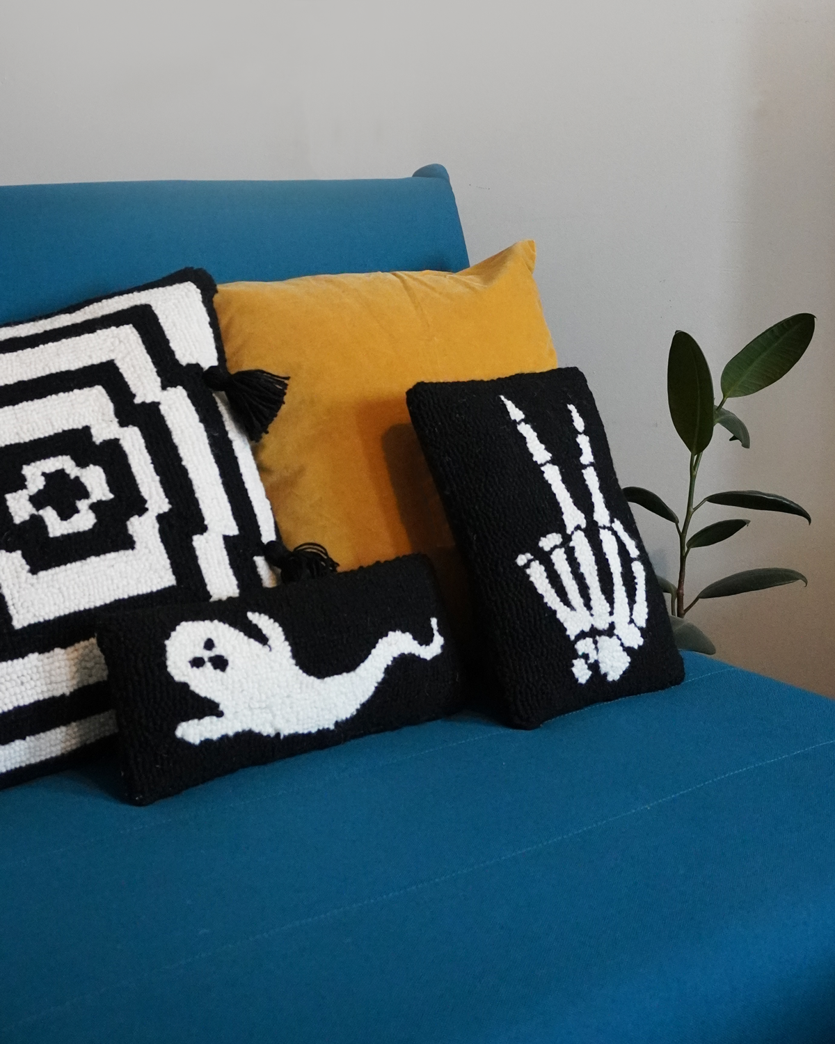 Hypnotic Black Tassel Hook Pillow